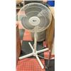 Image 1 : WHITE STANDING FLOOR FAN