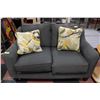 LOVESEAT WITH 2 DECORATIVE PILLOWS (GREY)