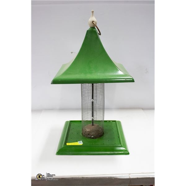 VINTAGE LARGE ALL METAL BIRD FEEDER