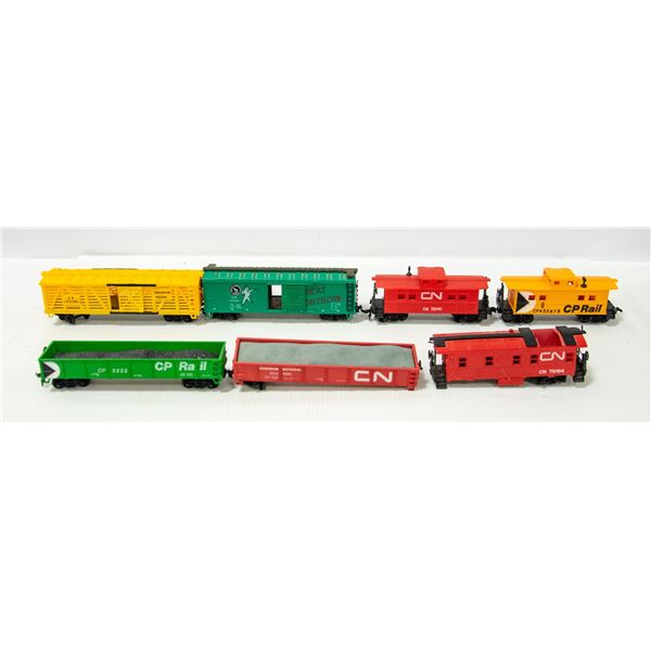 LOT OF HO RAILCARS