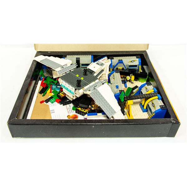 BAG OF LEGO PIECES INCLUDING STAR WARS & MORE