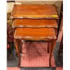 Image 1 : 3 NESTING TABLES