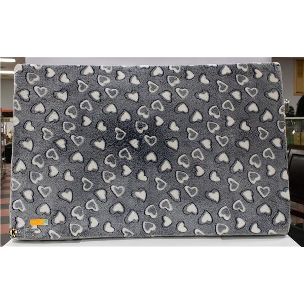 REPACKED 48 X 31" BLUE/WHITE XL PET BED WITH SOFT