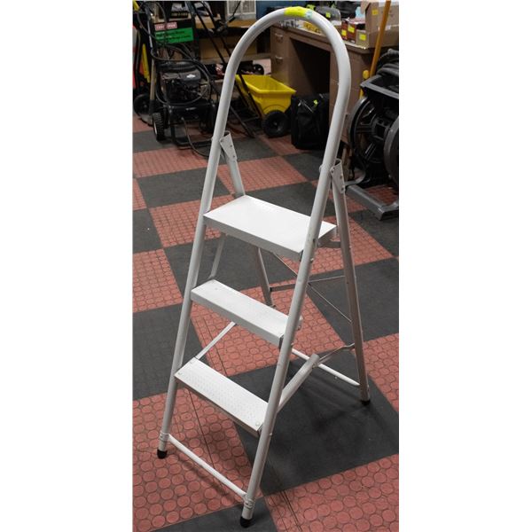 3 STAIR STEP LADDER