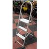 Image 1 : 3 STAIR STEP LADDER