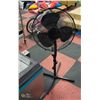 Image 1 : 3 SPEED OSCILLATING ROTARY STAND FAN