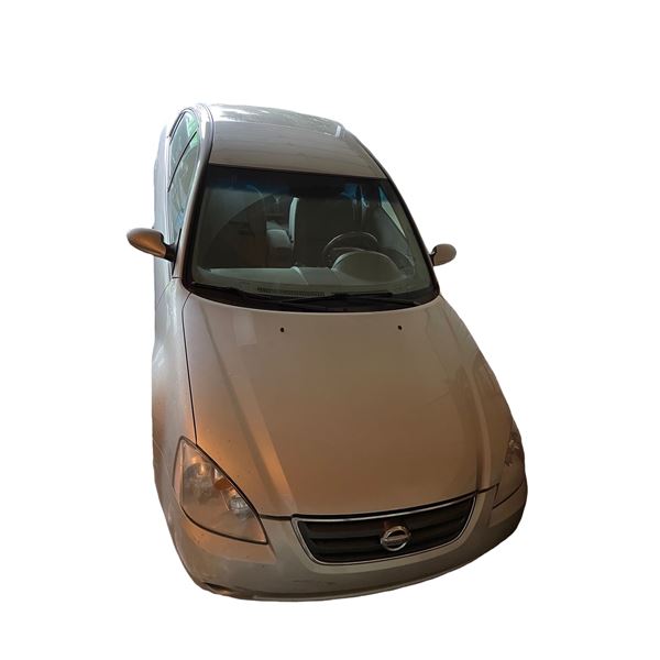 2003 Nissan Altima 2.5L 4 door sedan - carfax in photos