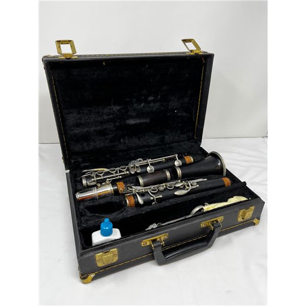 Selmer Signature Special Clarinet with Case