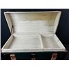 Image 2 : Vintage 30x15x17" tickle trunk with inside tray