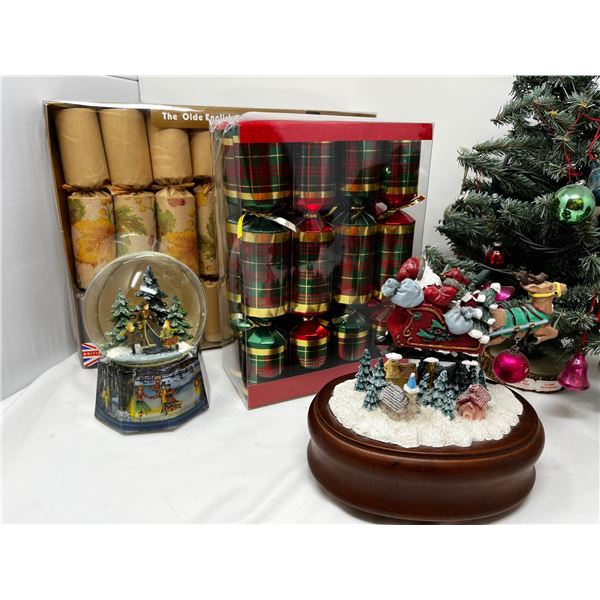 Christmas Decoration lot including crackers