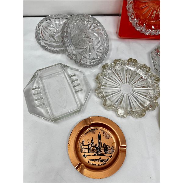 Lot of ash trays, Glass porcelean and metal