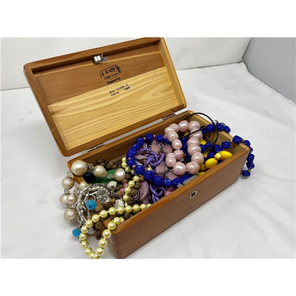 Large lot of 12 mixed ladies costume necklaces