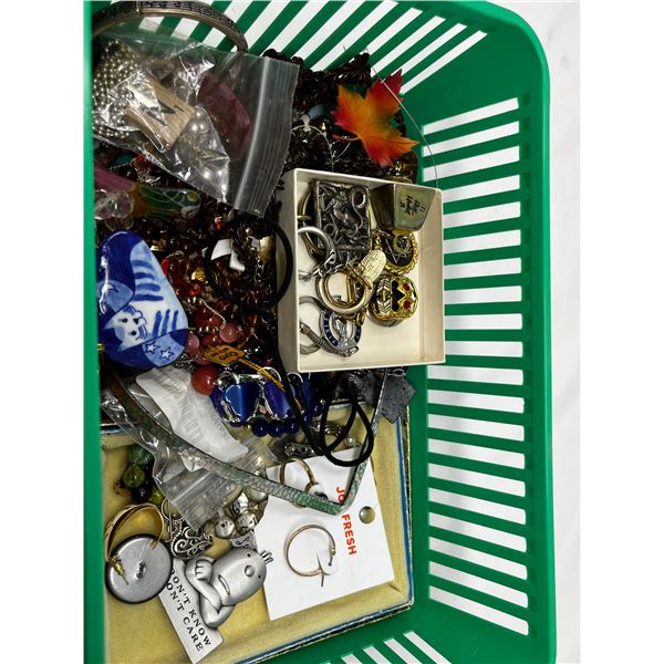 Large group lot of mixed ladies costume jewlery