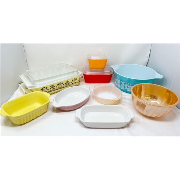 Pyrex, fire king and misc kitchen baking dishes