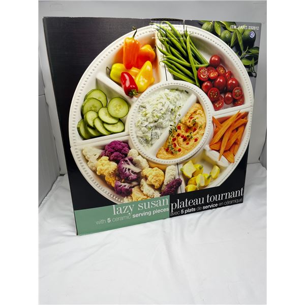 Lazy suzan with 5 plate serving pieces