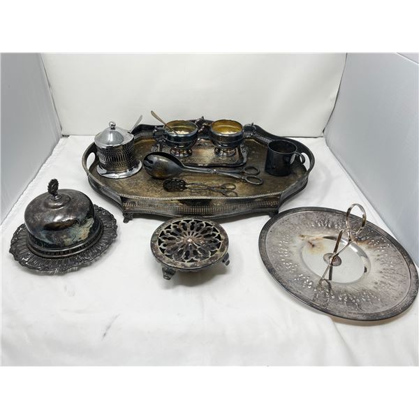 Lot of silverplate trays and bowls, utensils