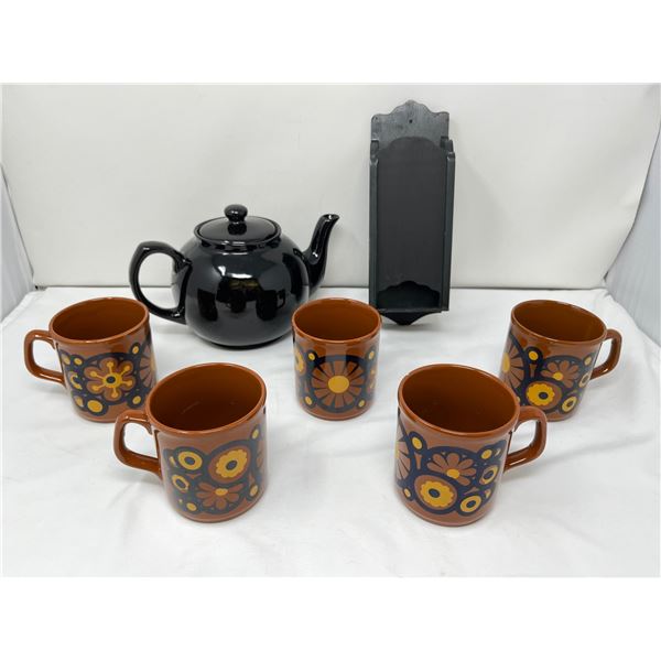 Tea pot and cup set with tea bag holder