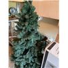 Image 2 : 6' Artificial christmas tree and box