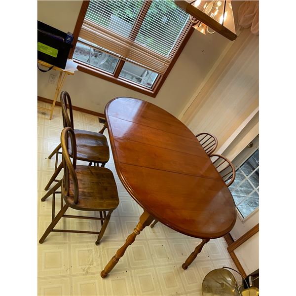 Wooden adjustable table with 4 chairs