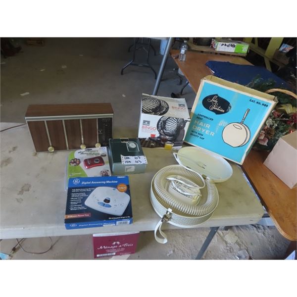 Christmas Wreath, Christmas Display, Electronics, Answering Machine, Radio