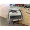 Image 1 : Olivetti Studio 45 Typewriter