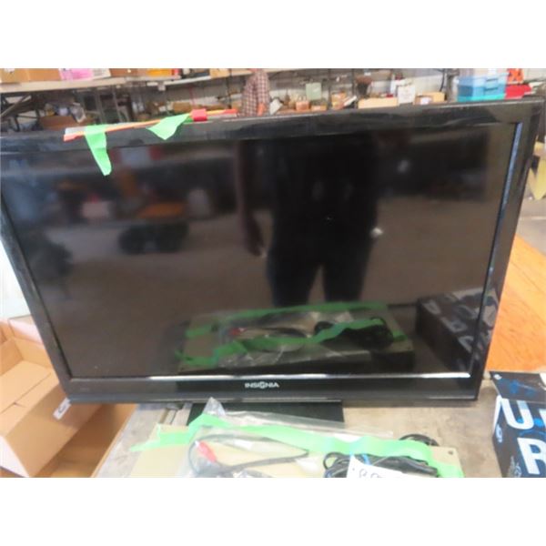 Insignia LCD TV with Remote , DVD Player & Bluetooth Head Set