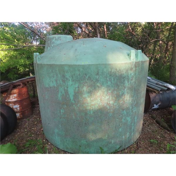 1200  Gal Green Poly Tank  *** Item is OFFSITE in East Selkirk **  *** Please Call 204-485-2578 for 