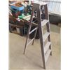 Image 3 : Wooden Step Ladder