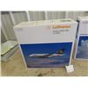 Image 2 : 2 Lufthansa 1:200 Scale Die Cast Model Plane; 1) Airbus A 380-800, 1) Boeing 747-8