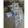 Image 2 : 5' Aluminum Step Ladder & Stepper