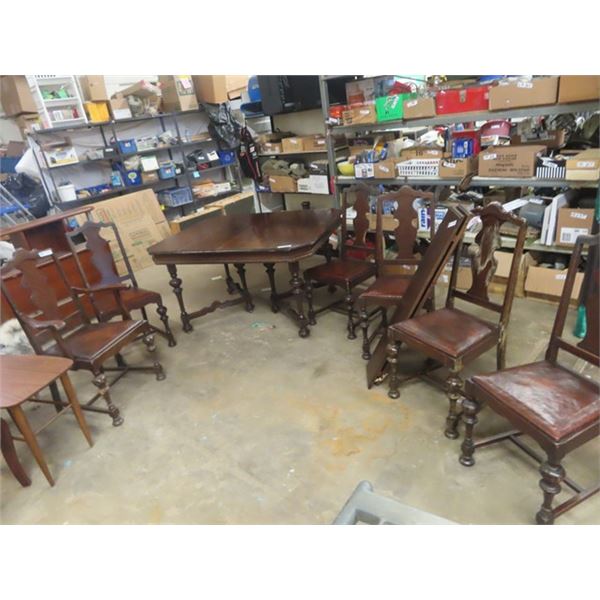 Oak Dinning Table 44" x 54" with (2) 9" Leaves & 6 Chairs - 1 Is Captains Chair