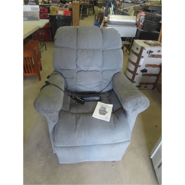 "Golden" Medi Lift Upholstered Recliner