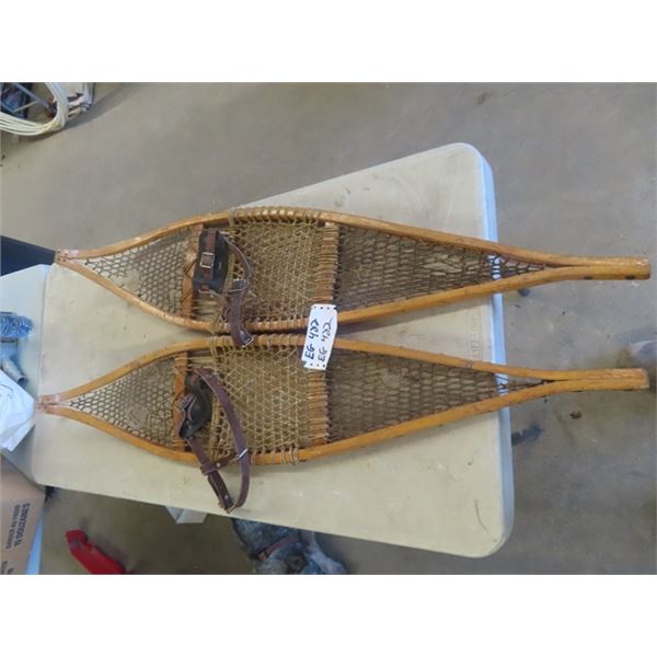 Set of Snow Shoes with Straps 10" x 44"