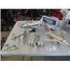 Image 1 : 7 Planes; 5 Plastic, 2 Tin & 3 Stands