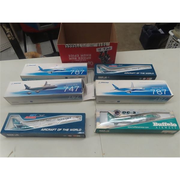 6 Die Cast Planes ; 1/200 Scale in Boxes