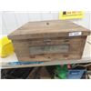 Image 1 : Vintage Wisconsin Incubator with Accessories Inside 11" X 25" x 28.5"