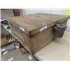 Image 2 : Vintage Wisconsin Incubator with Accessories Inside 11" X 25" x 28.5"