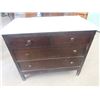 Image 1 : Dresser 32" x 37" x 21"
