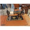 Image 2 : Singer Treadle Sewing Machine