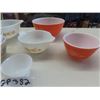 Image 2 : 8 Items ; 6 Pyrex Mixing Bowls + 2 Others