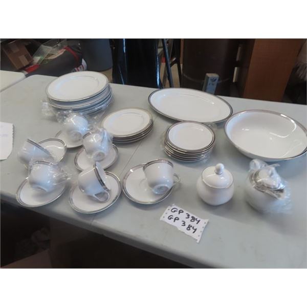 34 pc Royal Doulton Pure Platinum Place Setting