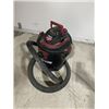 Image 1 : Aqua Vac Shop Vac 5 Gal 2.25 HP - Running