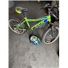 Image 1 : Youth 6 Speed Mountain Bike with Helmet