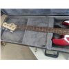 Image 3 : Squier by Fender Bass with Amp & Hard Case