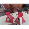 Image 2 : 4 Stabilizer Jacks & 1.5 Ton Floor Jack