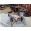 Image 3 : 4 Stabilizer Jacks & 1.5 Ton Floor Jack