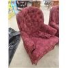 Image 3 : 2 Matching Swivel Buttonback Chairs