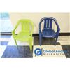 Image 1 : (2) Kids Plastic Chairs - Green & Blue