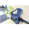 Image 4 : (2) Kids Plastic Chairs - Green & Blue