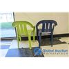 Image 5 : (2) Kids Plastic Chairs - Green & Blue